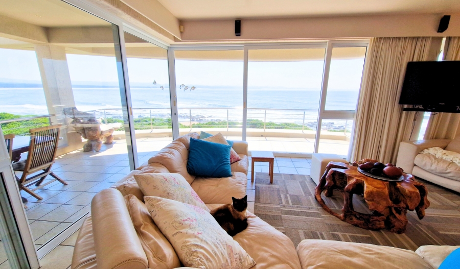 7 Bedroom Property for Sale in Wavecrest Eastern Cape